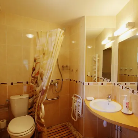 4 Avec Jardin, Animaux Acceptes, Terrasse Et Abri Voiture - Fr-1-496-17